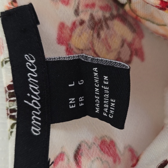 Dress small says large - Picture 3 of 5